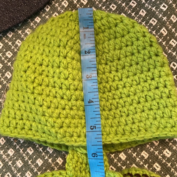 Bundle up baby in handmade turtle costume of knit hat attached to tortoise shell - Picture 5 of 8